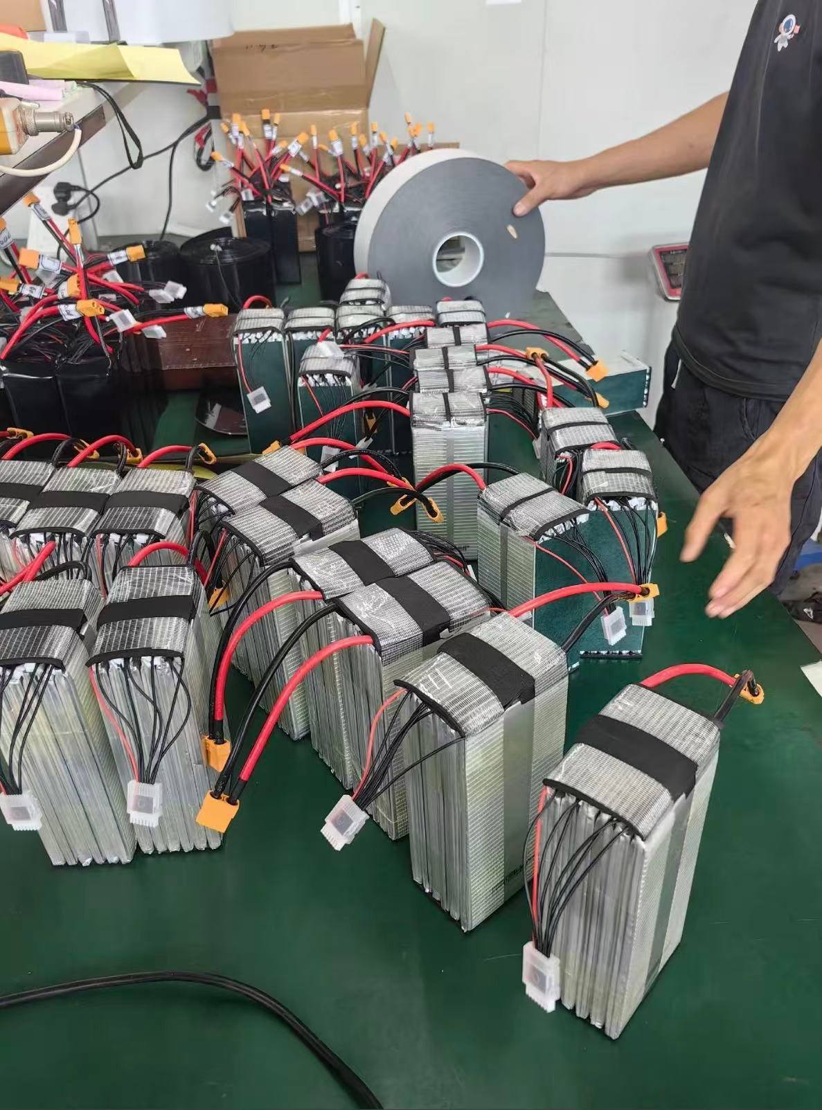Cylindrical battery pack assembly