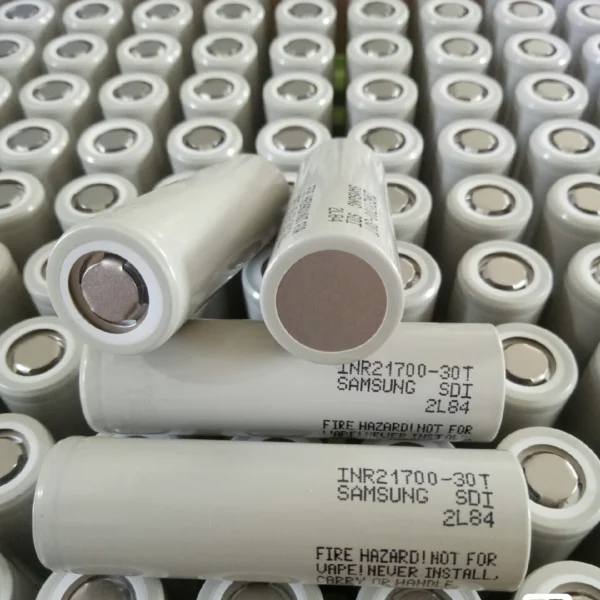 Product image: Samsung INR21700-30T 3.7V 3000mAh Battery Cell