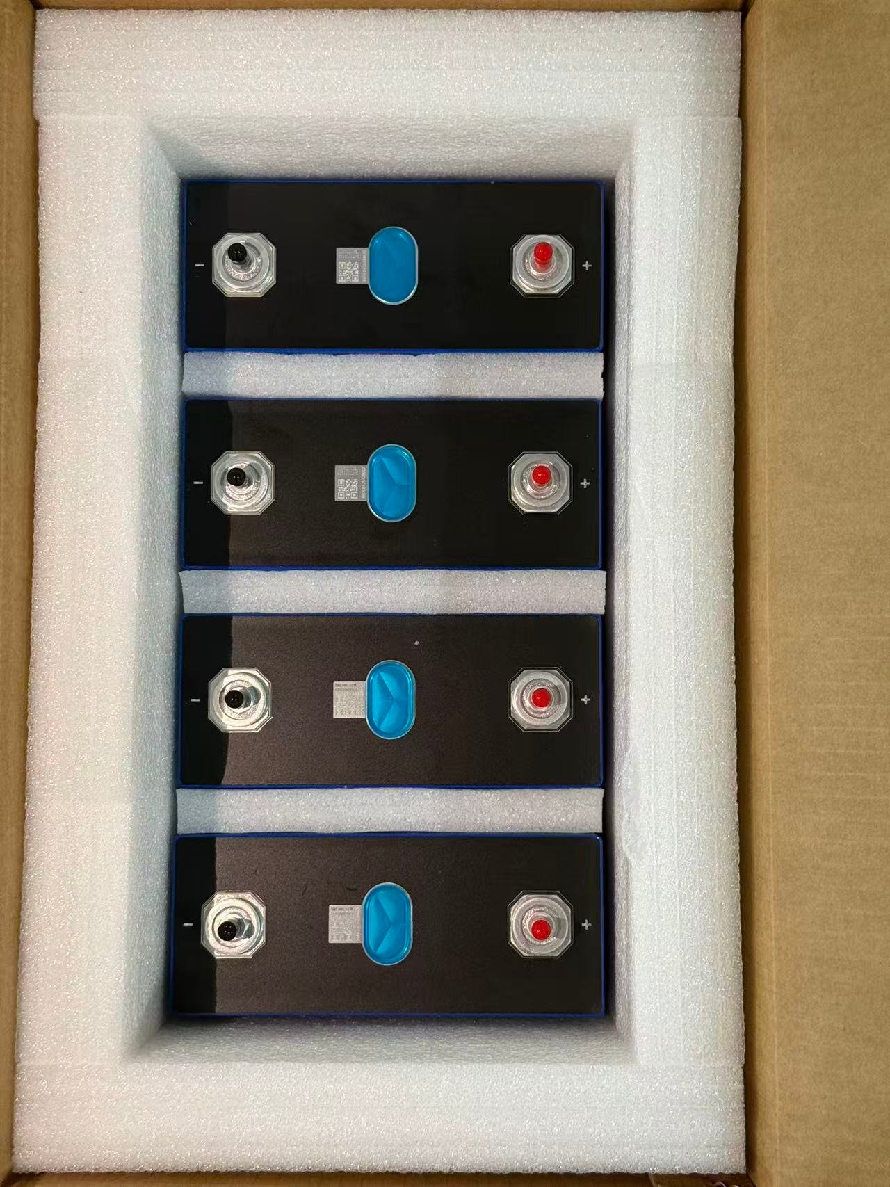 Prismatic battery cells separated and protected with foam inside a carton
